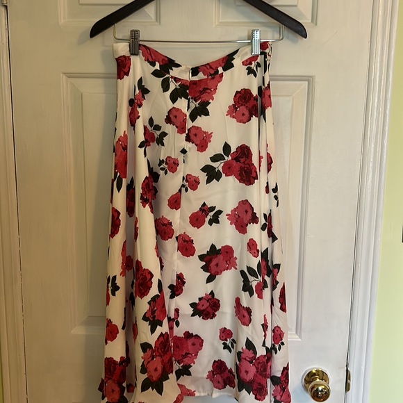 Soft silky skirt with liner, hits above ankle - Picture 3 of 4